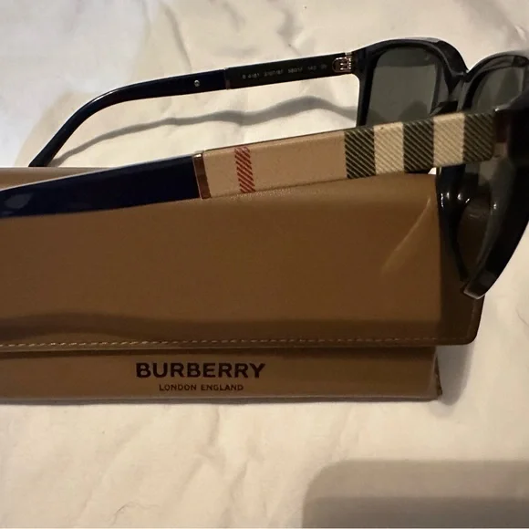 Burberry Tan Sunglasses with Case Burberry | Accessories | Burberry Tan Sunglasses Case With  main image 4